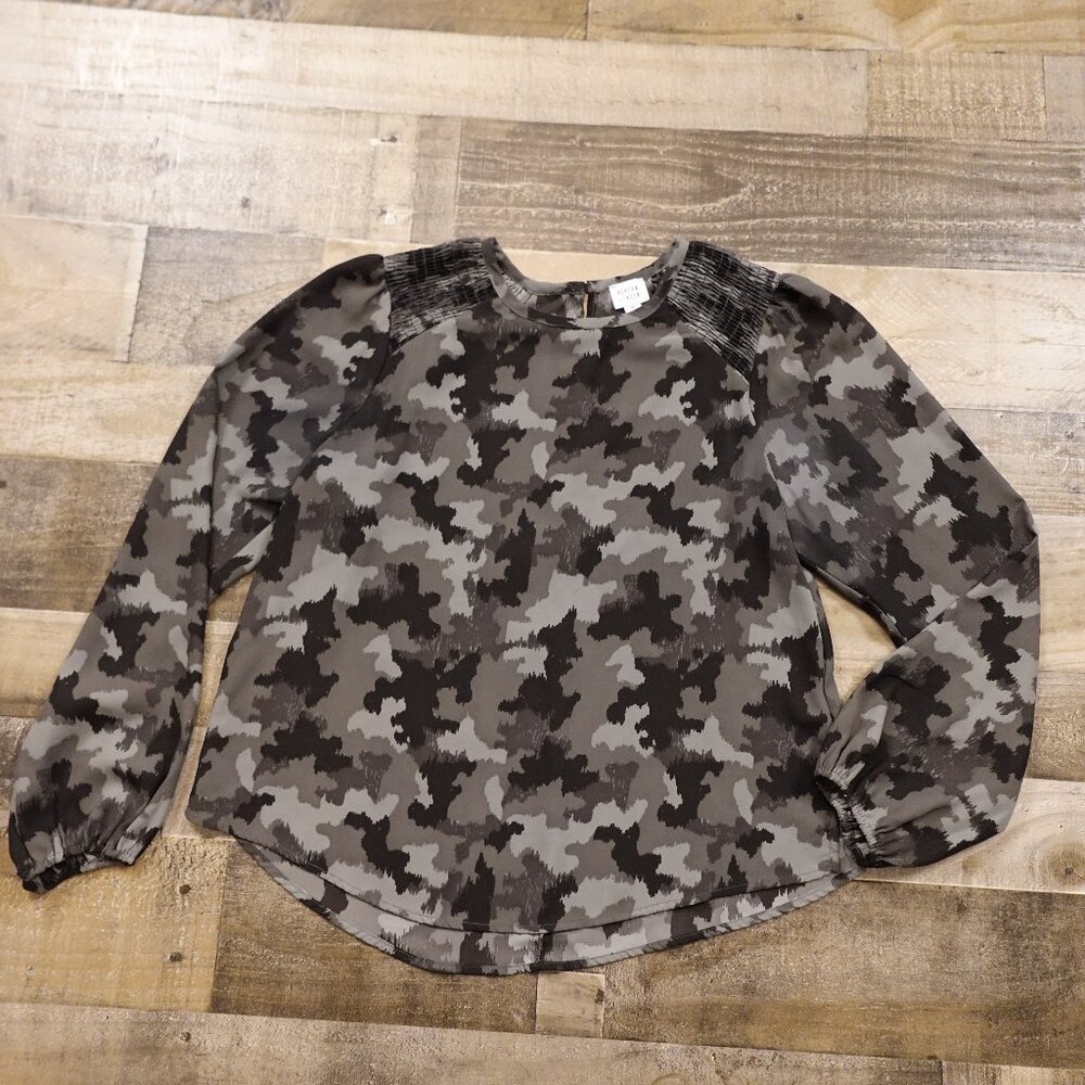 Peyton Jensen Camouflage Blouse Women’s Medium Gray Long Sleeve Modern Utility